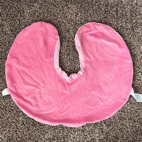 Two gorgeous Boppy pillow covers…🧁 - Picture 4 of 8